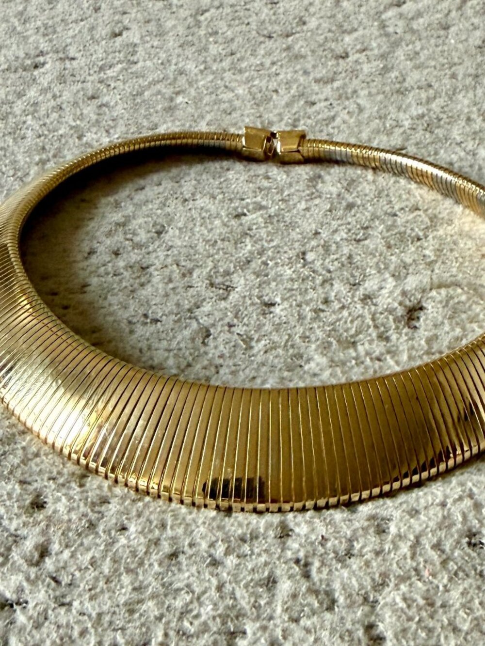 Vintage Gold Tone Omega Collar Necklace Wide Flexible Choker Statement 14” - Picture 5 of 6
